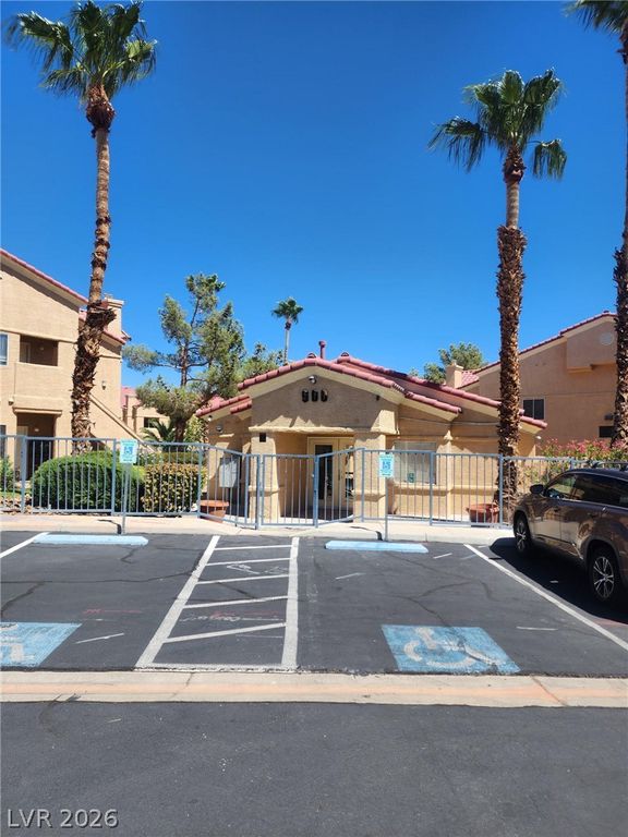 900 Heavenly Hills Court 205, Las Vegas, NV 89145 — photo 2
