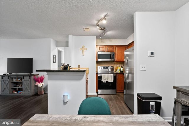 6921 MARY CAROLINE CIR #D, Alexandria, VA 22310