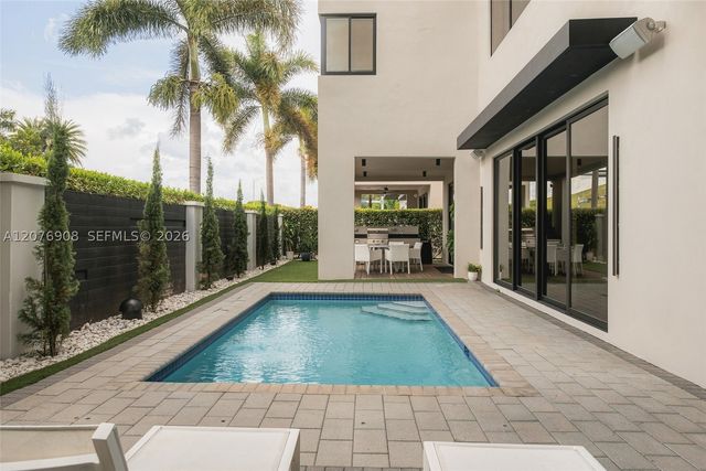 7423 NW 102th ct, Doral, FL 33178