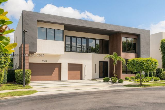 7423 NW 102th ct, Doral, FL 33178