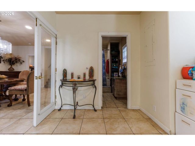 1329 BAKER St, Salem, OR 97301