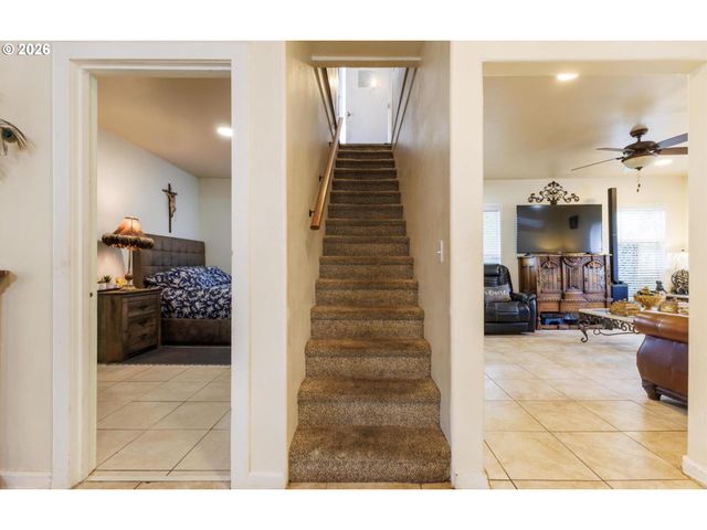 1329 BAKER St, Salem, OR 97301