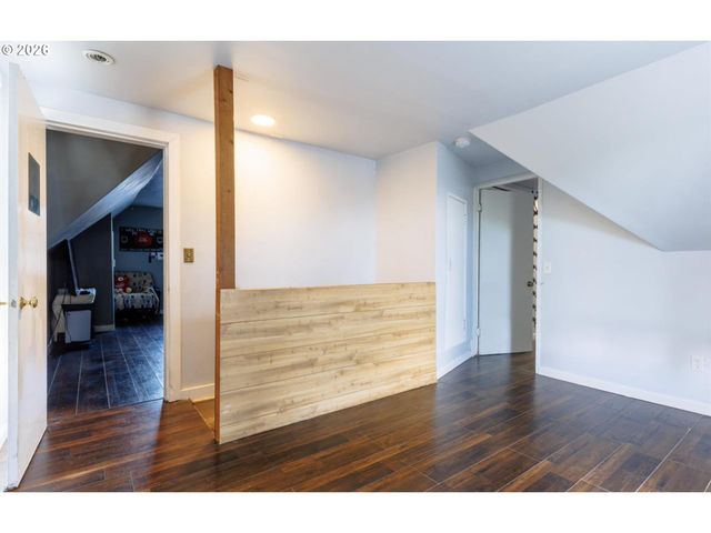 1329 BAKER St, Salem, OR 97301