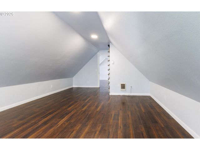 1329 BAKER St, Salem, OR 97301