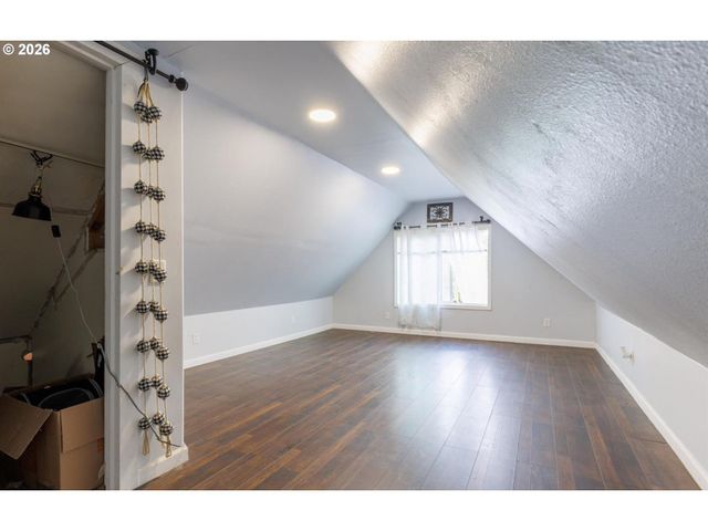 1329 BAKER St, Salem, OR 97301