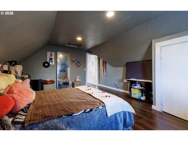 1329 BAKER St, Salem, OR 97301