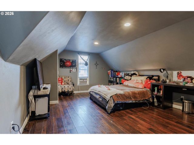 1329 BAKER St, Salem, OR 97301
