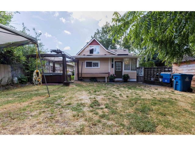 1329 BAKER St, Salem, OR 97301
