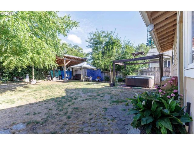 1329 BAKER St, Salem, OR 97301