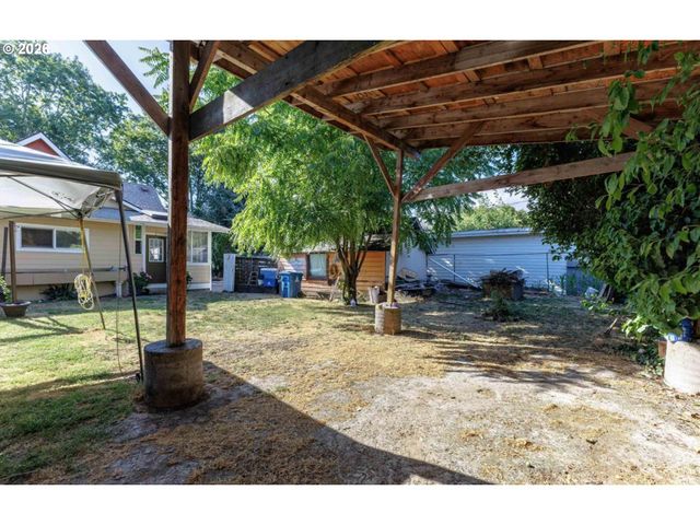 1329 BAKER St, Salem, OR 97301