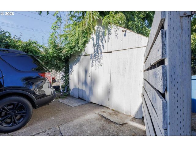 1329 BAKER St, Salem, OR 97301