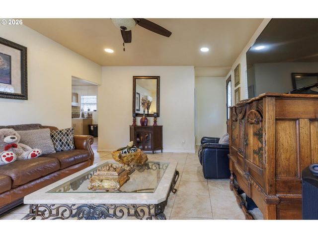 1329 BAKER St, Salem, OR 97301