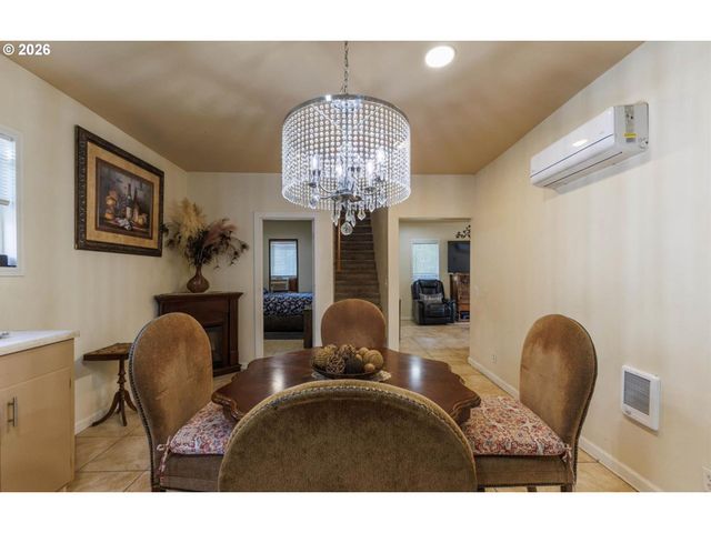 1329 BAKER St, Salem, OR 97301