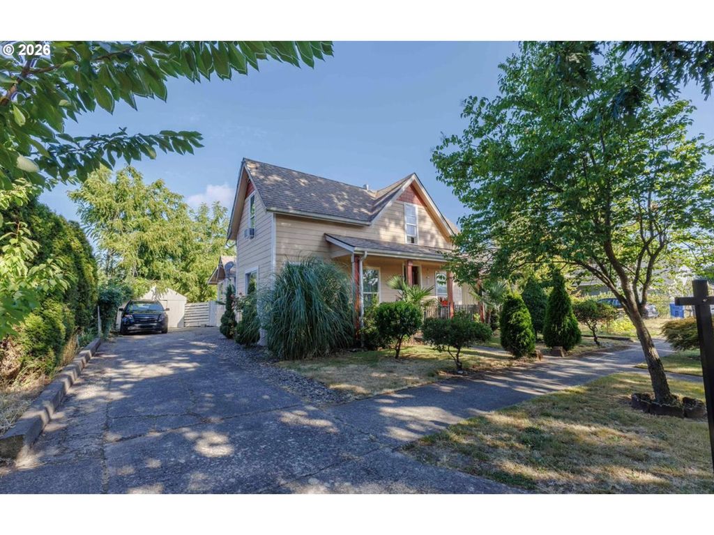 1329 BAKER St, Salem, OR 97301