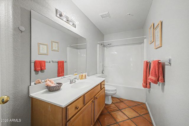 9151 W GREENWAY Road 224, Peoria, AZ 85381