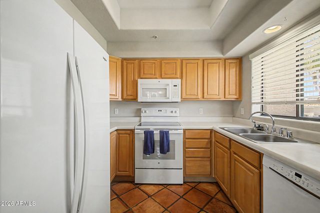 9151 W GREENWAY Road 224, Peoria, AZ 85381
