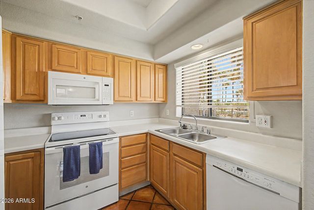 9151 W GREENWAY Road 224, Peoria, AZ 85381