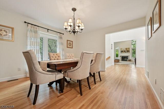 8 Sherwood Dr, Mountain Lakes Boro, NJ 07046