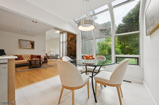 8 Sherwood Dr, Mountain Lakes Boro, NJ 07046