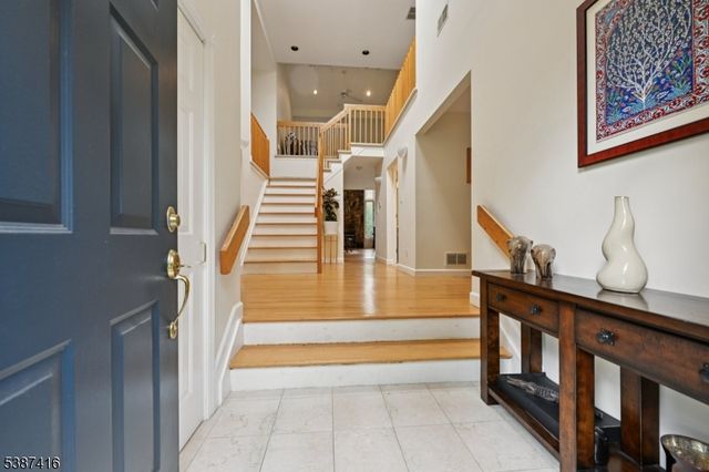 8 Sherwood Dr, Mountain Lakes Boro, NJ 07046