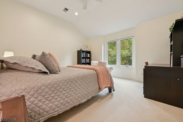 8 Sherwood Dr, Mountain Lakes Boro, NJ 07046