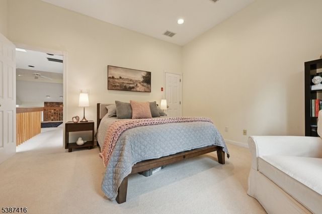 8 Sherwood Dr, Mountain Lakes Boro, NJ 07046