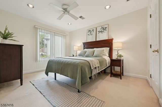 8 Sherwood Dr, Mountain Lakes Boro, NJ 07046