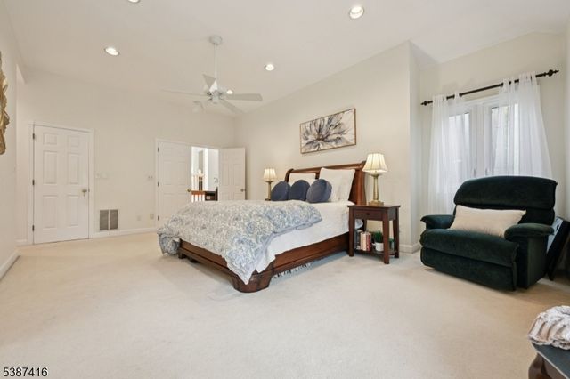 8 Sherwood Dr, Mountain Lakes Boro, NJ 07046