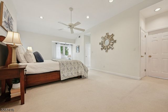 8 Sherwood Dr, Mountain Lakes Boro, NJ 07046