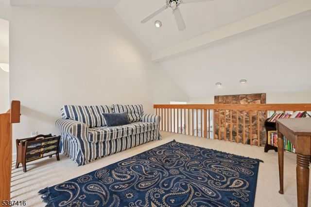 8 Sherwood Dr, Mountain Lakes Boro, NJ 07046