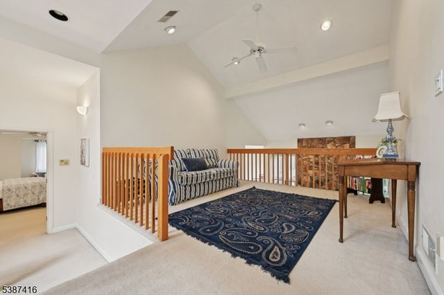 8 Sherwood Dr, Mountain Lakes Boro, NJ 07046