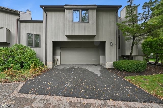 8 Sherwood Dr, Mountain Lakes Boro, NJ 07046