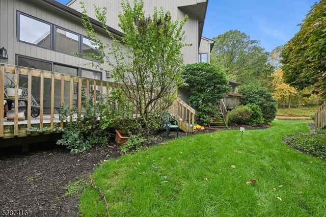 8 Sherwood Dr, Mountain Lakes Boro, NJ 07046