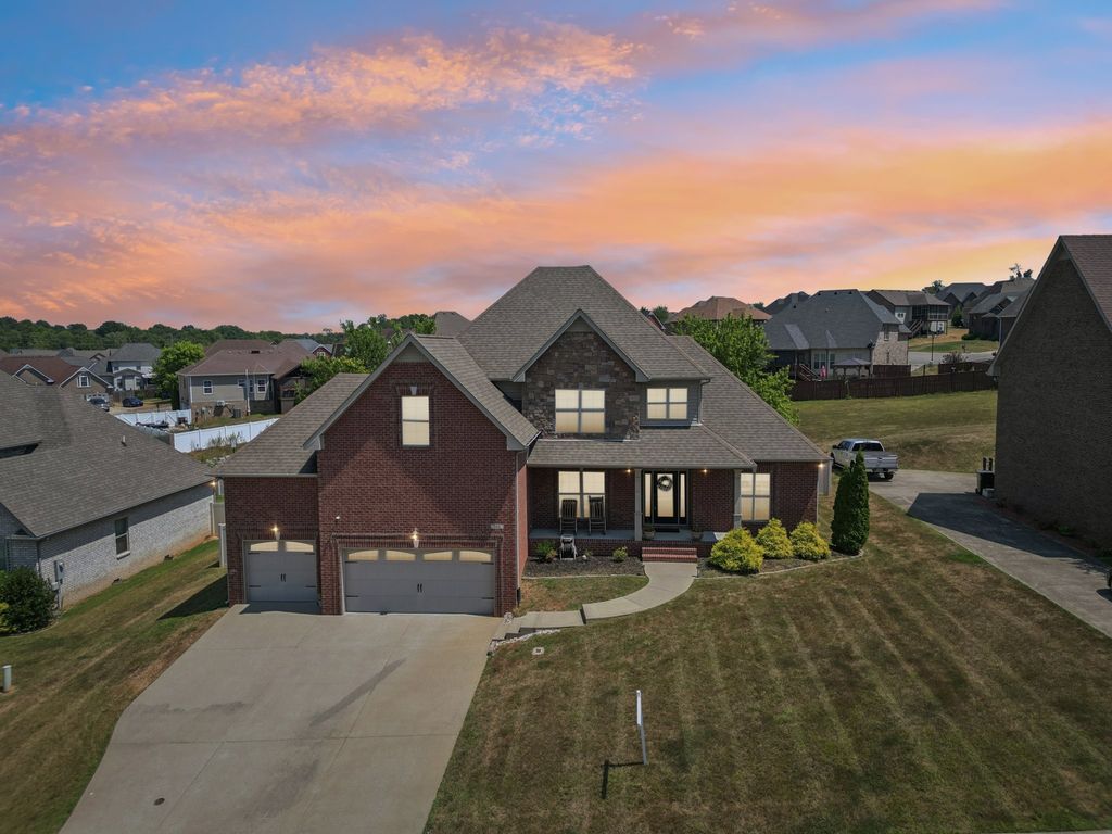 966 Terraceside Cir, Clarksville, TN 37040