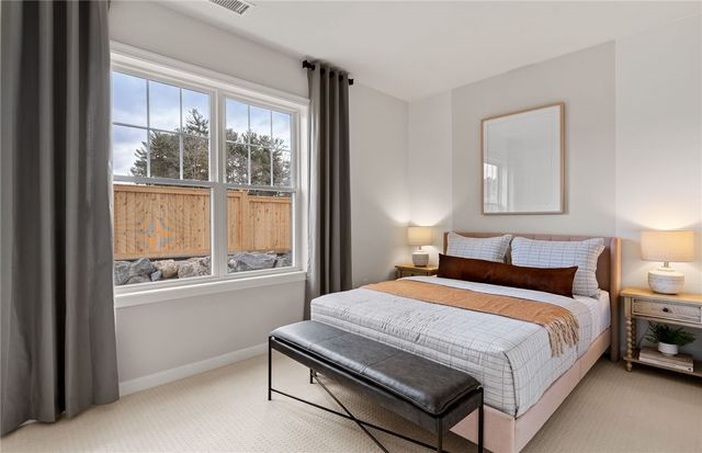 141 East Point Drive 207, East Providence, RI 02916