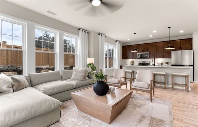 141 East Point Drive 207, East Providence, RI 02916