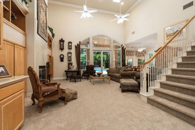 10532 N Medinah Circle, Fresno, CA 93730