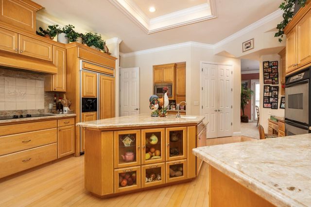 10532 N Medinah Circle, Fresno, CA 93730