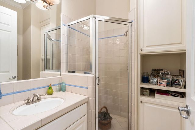 10532 N Medinah Circle, Fresno, CA 93730