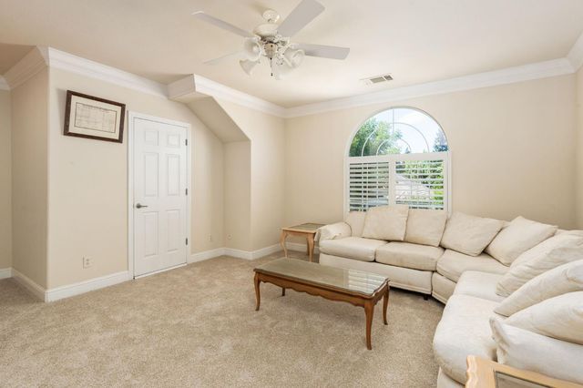 10532 N Medinah Circle, Fresno, CA 93730
