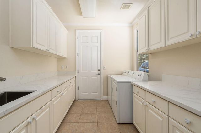 10532 N Medinah Circle, Fresno, CA 93730