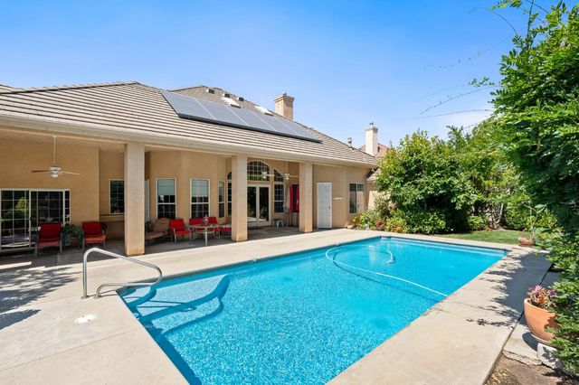 10532 N Medinah Circle, Fresno, CA 93730