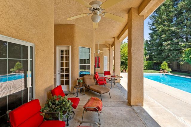 10532 N Medinah Circle, Fresno, CA 93730