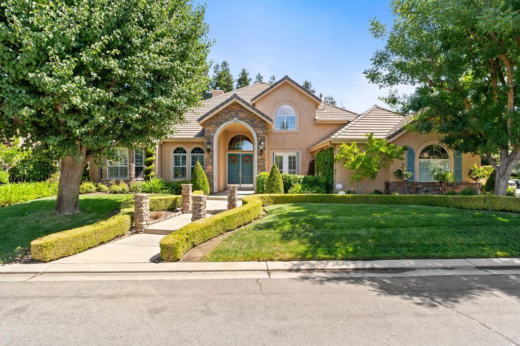 Image 1 of property listing at 10532 N Medinah Circle, Fresno, CA 93730