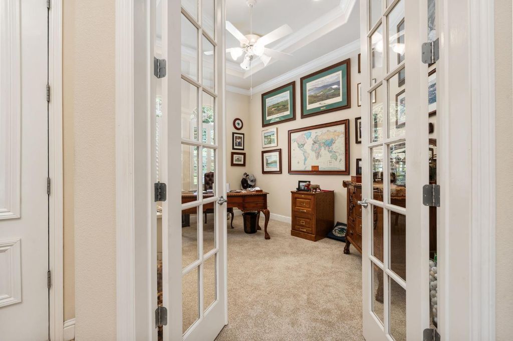Image 10 of property listing at 10532 N Medinah Circle, Fresno, CA 93730