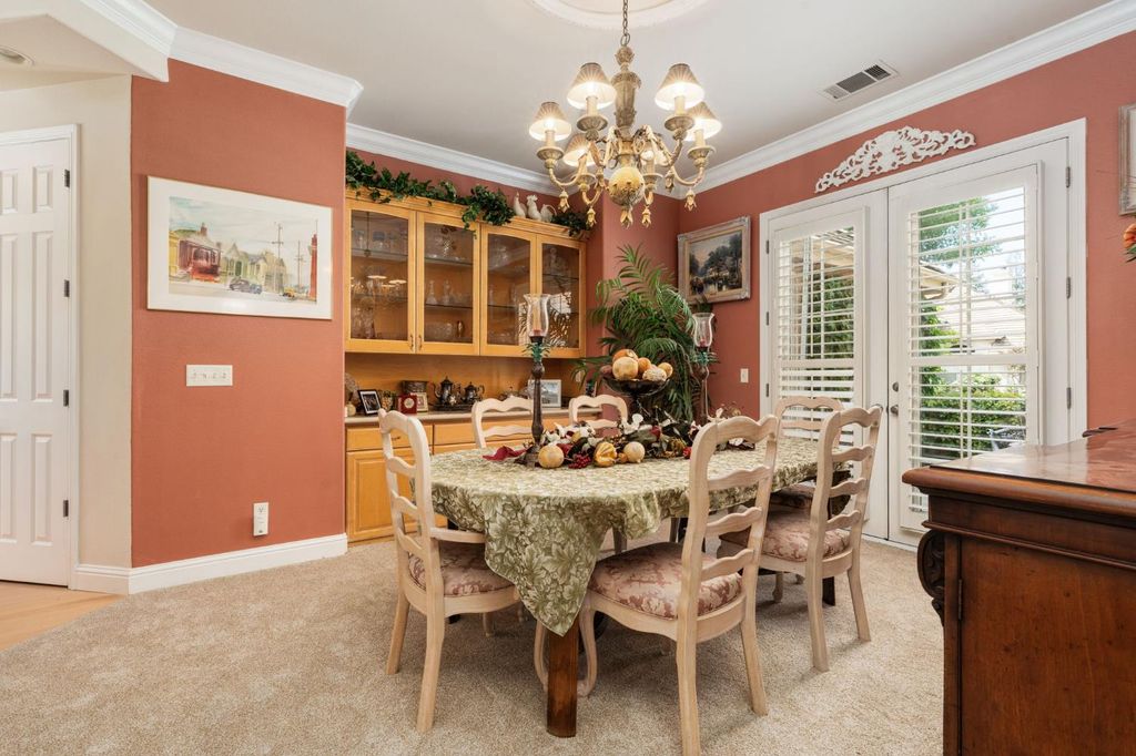 Image 12 of property listing at 10532 N Medinah Circle, Fresno, CA 93730