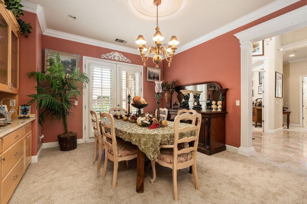 Image 13 of property listing at 10532 N Medinah Circle, Fresno, CA 93730