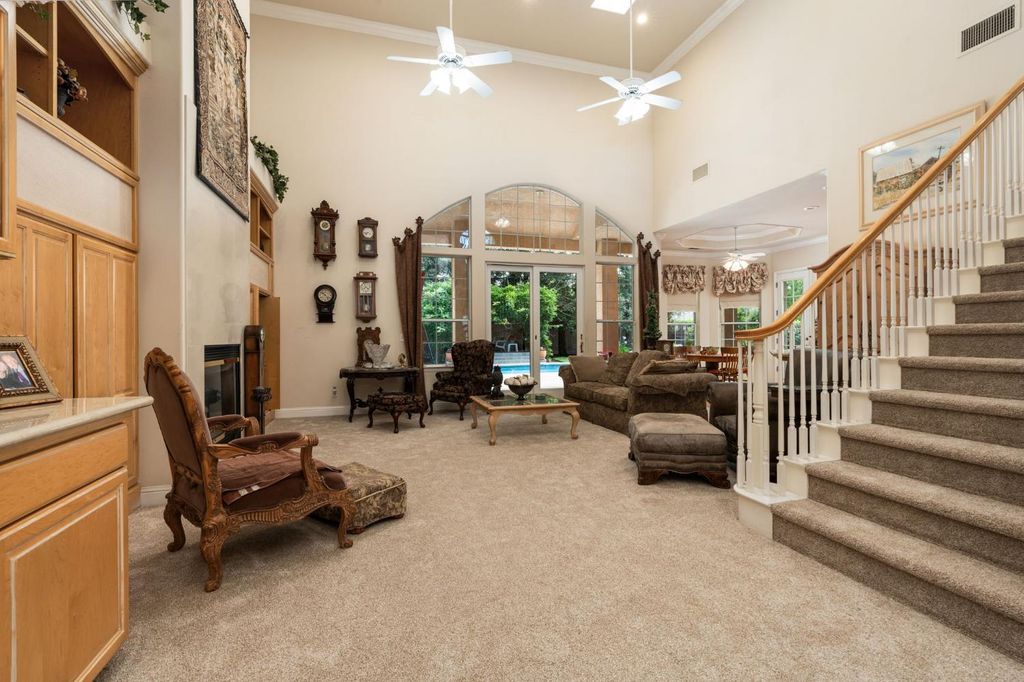 Image 14 of property listing at 10532 N Medinah Circle, Fresno, CA 93730