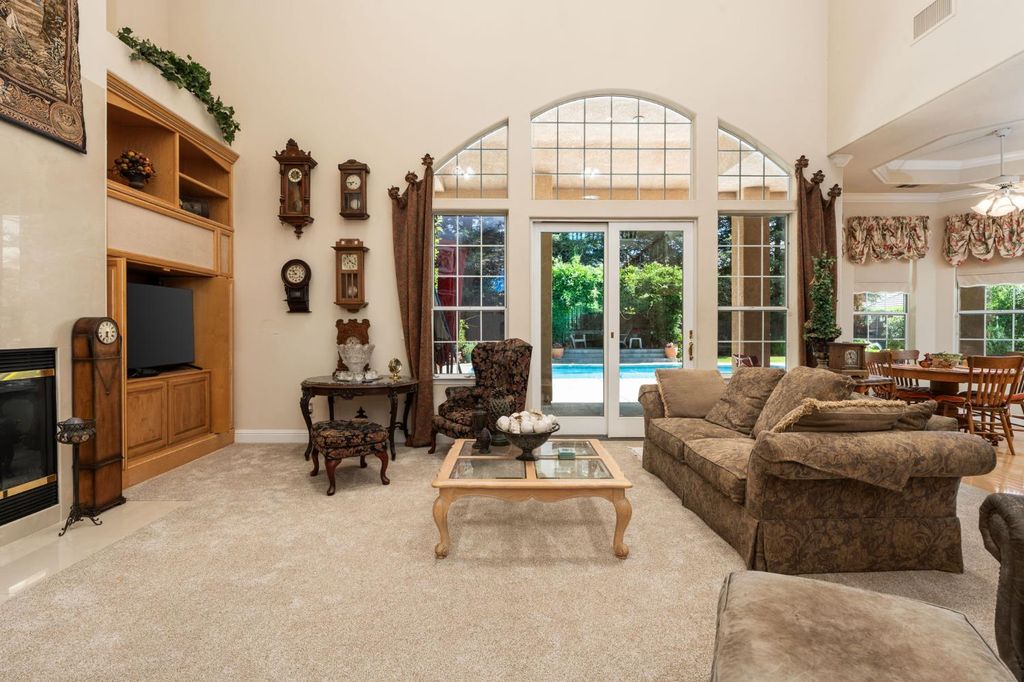 Image 15 of property listing at 10532 N Medinah Circle, Fresno, CA 93730