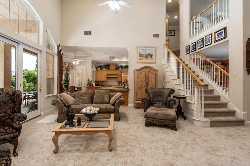 Image 16 of property listing at 10532 N Medinah Circle, Fresno, CA 93730